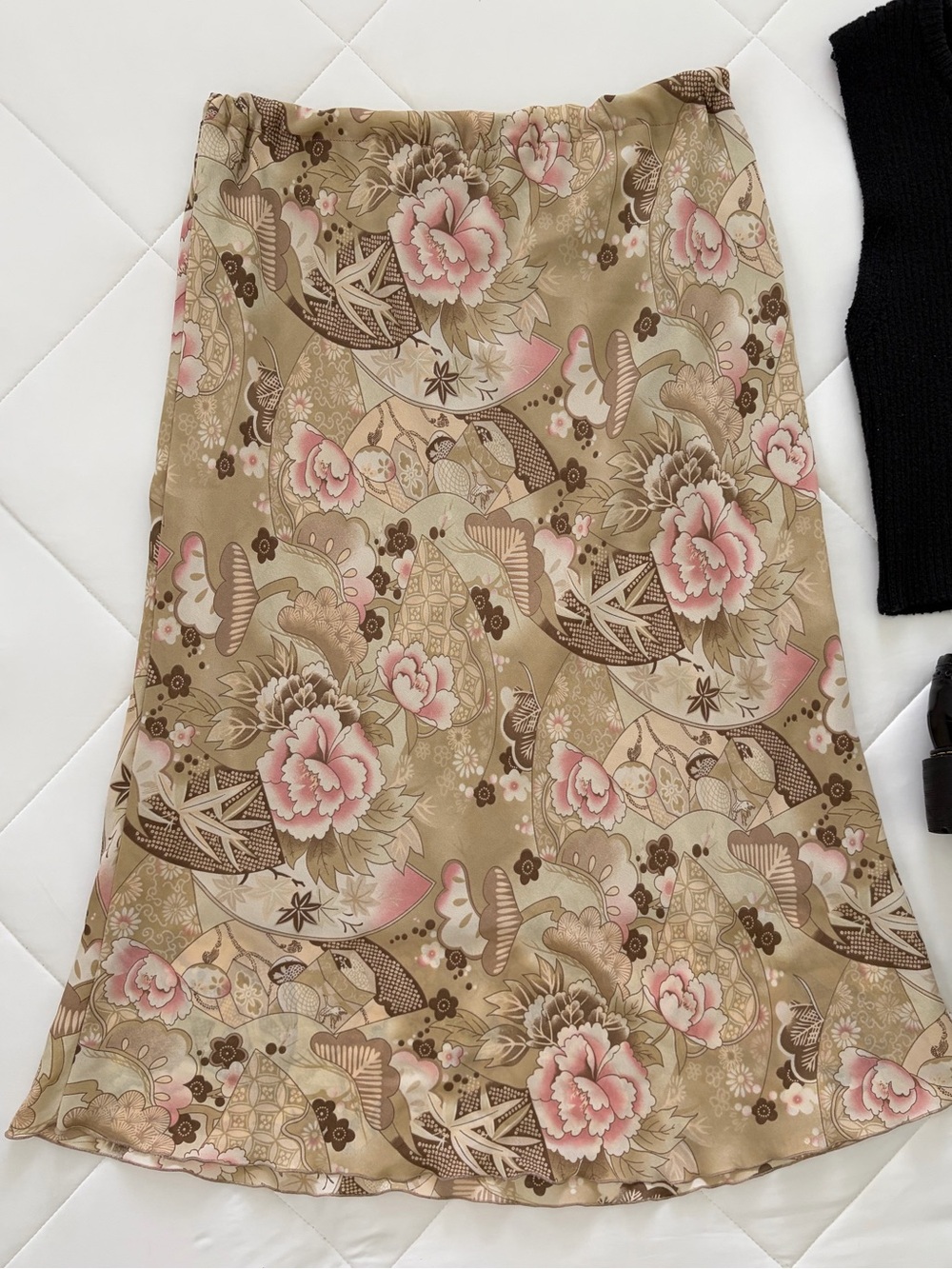 Floral Print Midi Skirt in Beige and Pink - Picture 2 of 2